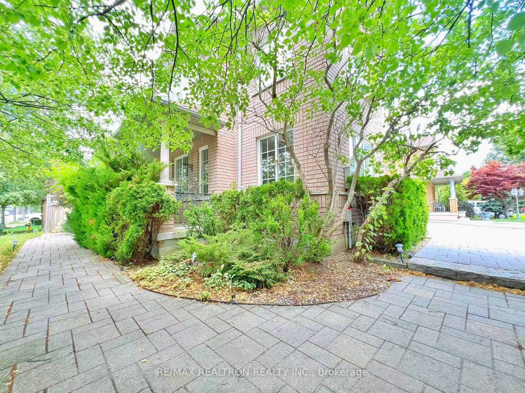Photo 4 of 64 Keegan Crescent, Vaughan, Sonoma Heights — HOMEH