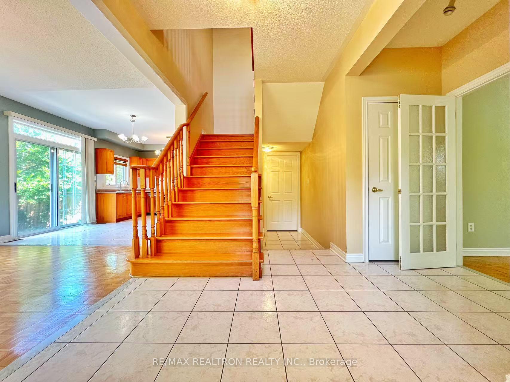 Photo 5 of 64 Keegan Crescent, Vaughan, Sonoma Heights — HOMEH