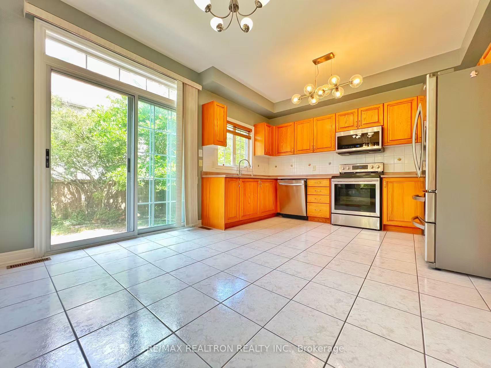 Photo 7 of 64 Keegan Crescent, Vaughan, Sonoma Heights — HOMEH