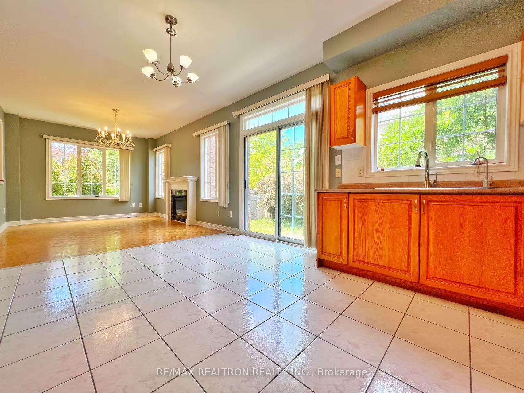 Photo 9 of 64 Keegan Crescent, Vaughan, Sonoma Heights — HOMEH