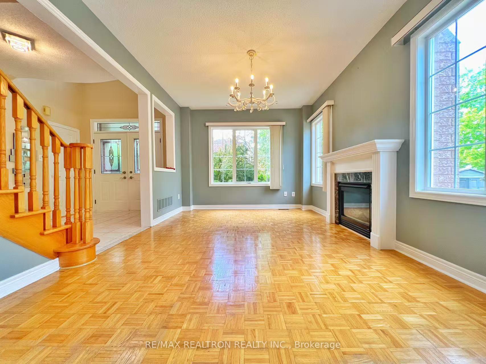 Photo 10 of 64 Keegan Crescent, Vaughan, Sonoma Heights — HOMEH