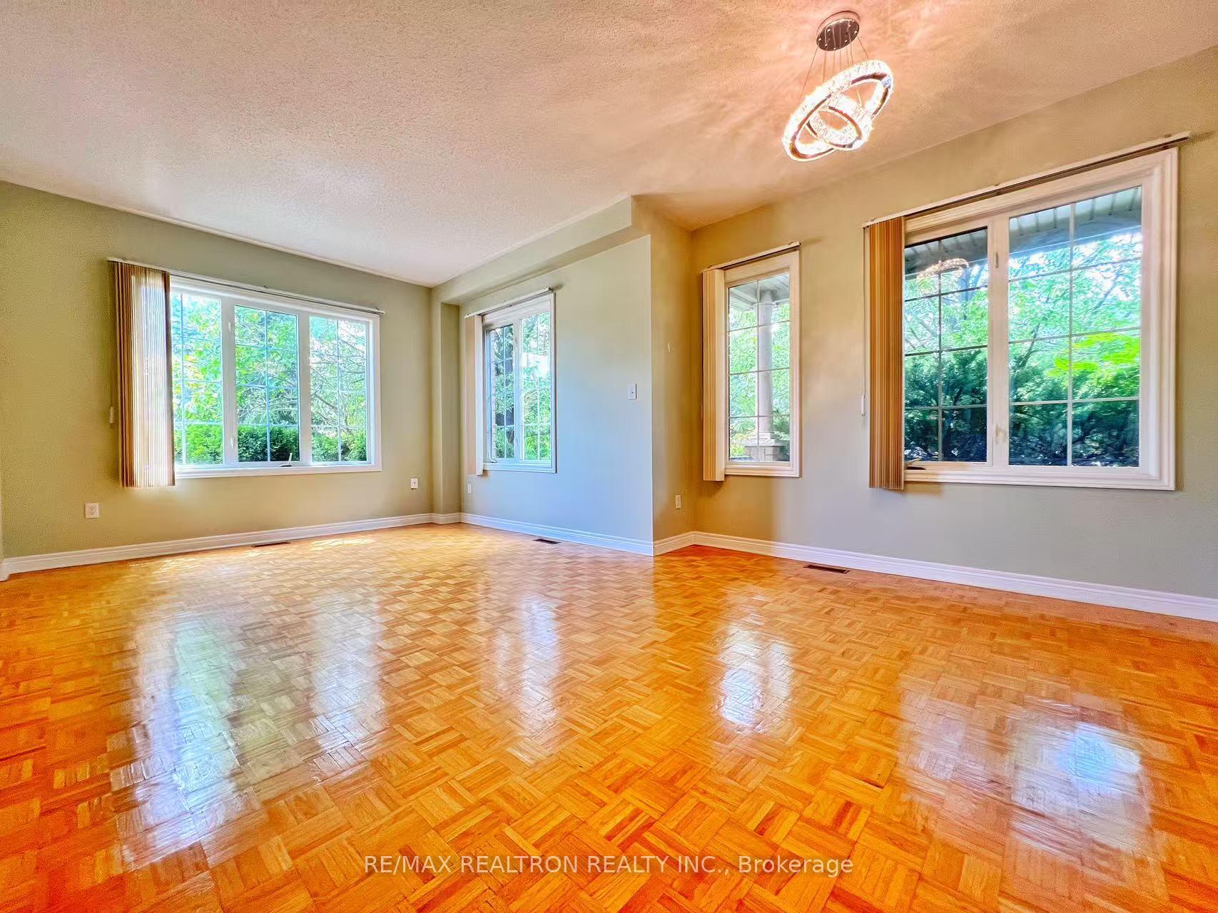 Photo 11 of 64 Keegan Crescent, Vaughan, Sonoma Heights — HOMEH