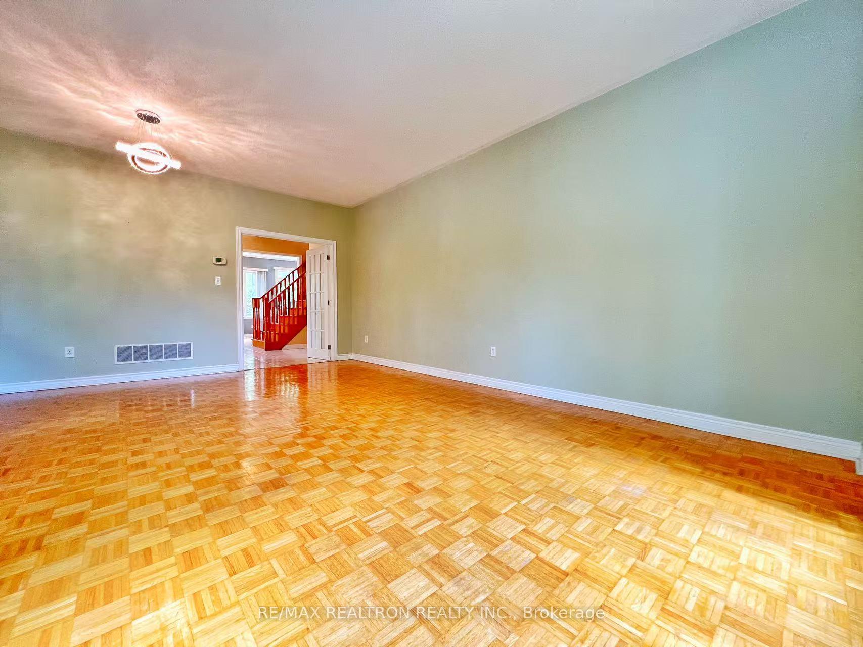 Photo 12 of 64 Keegan Crescent, Vaughan, Sonoma Heights — HOMEH