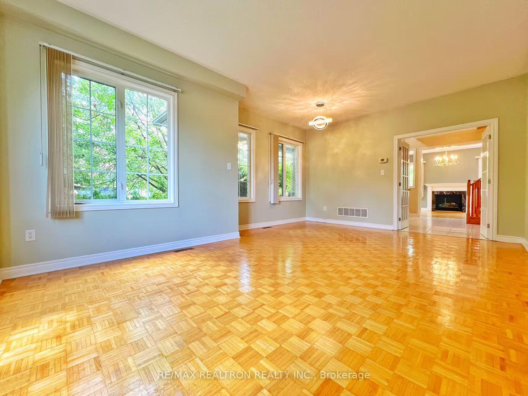Photo 13 of 64 Keegan Crescent, Vaughan, Sonoma Heights — HOMEH