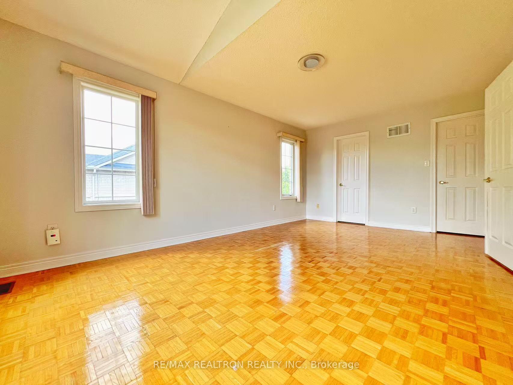 Photo 18 of 64 Keegan Crescent, Vaughan, Sonoma Heights — HOMEH