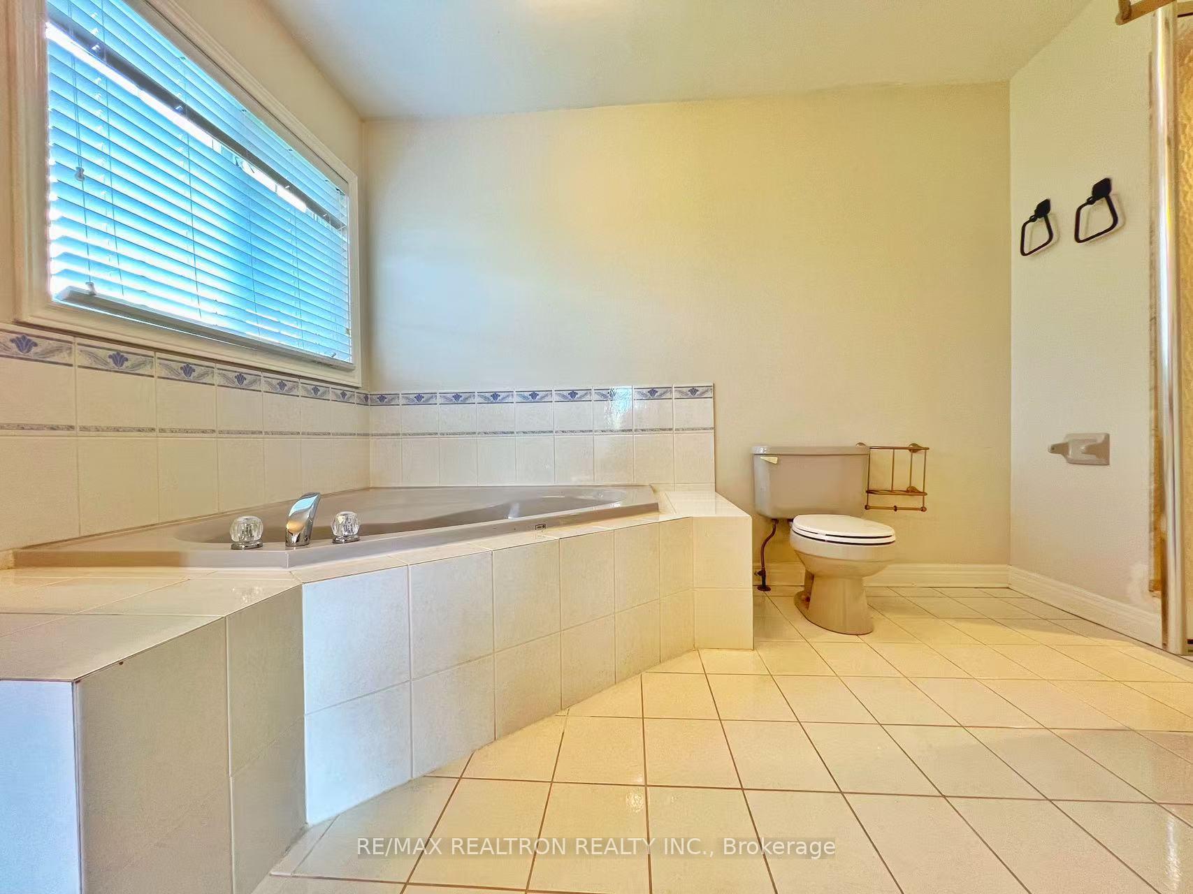 Photo 22 of 64 Keegan Crescent, Vaughan, Sonoma Heights — HOMEH