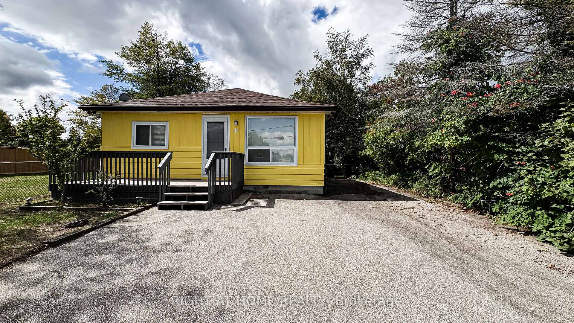 Photo 1 of 8 58TH Street S, Wasaga Beach — HOMEH