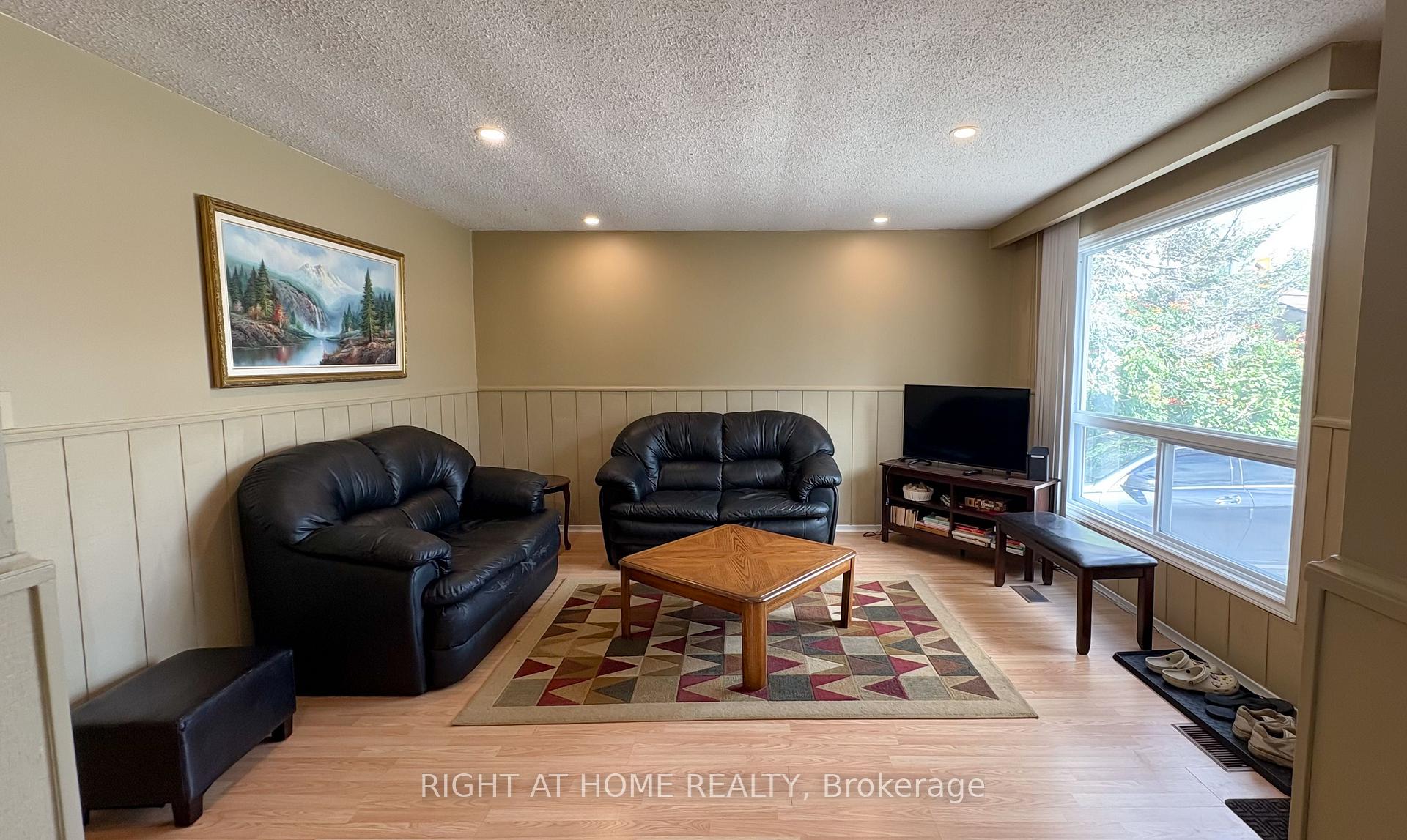 Photo 3 of 8 58TH Street S, Wasaga Beach — HOMEH