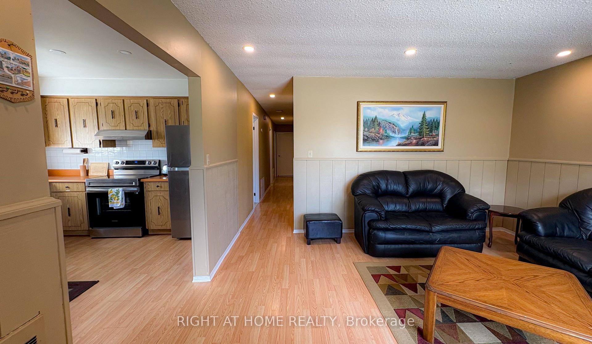 Photo 4 of 8 58TH Street S, Wasaga Beach — HOMEH