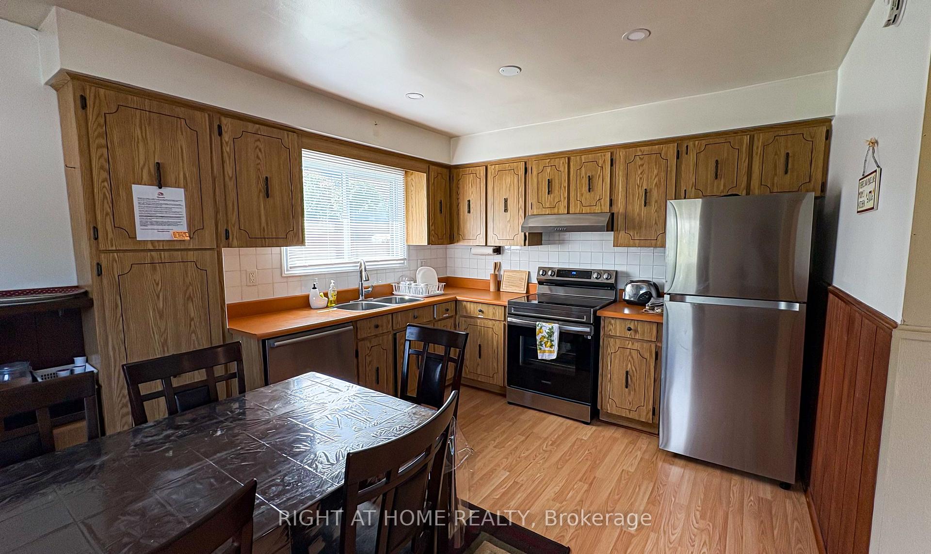 Photo 5 of 8 58TH Street S, Wasaga Beach — HOMEH