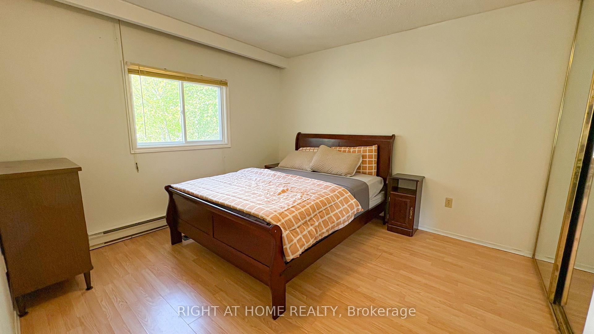 Photo 7 of 8 58TH Street S, Wasaga Beach — HOMEH