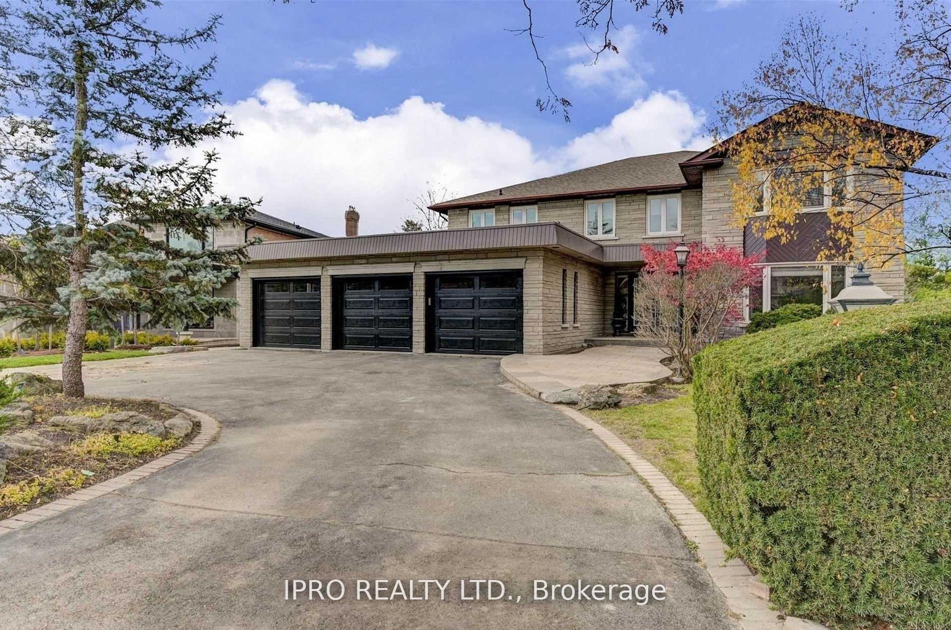 Front of 150 Firglen Ridge