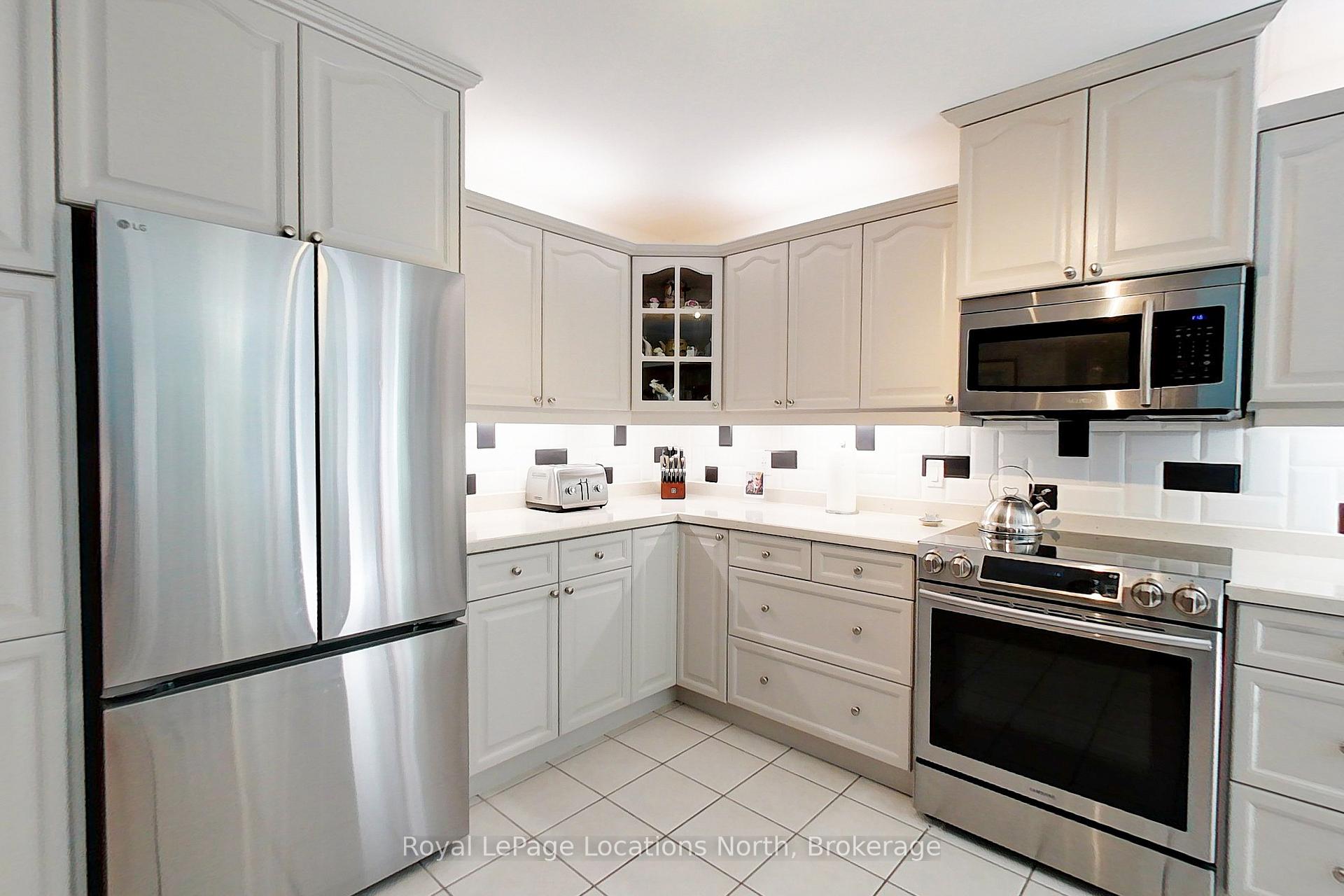 Photo 4 of 144 Royal Beech Drive, Wasaga Beach — HOMEH