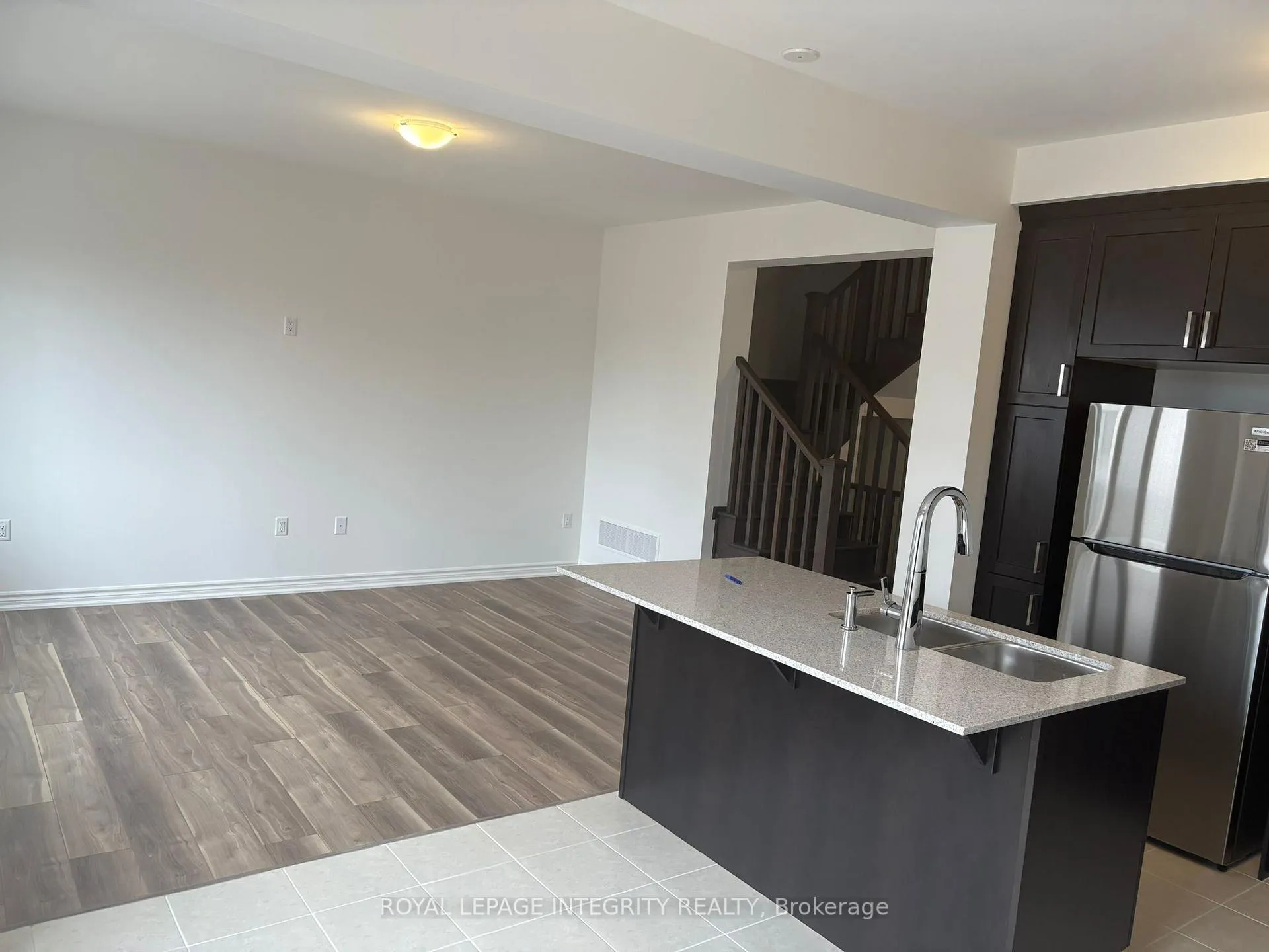 Photo 5 of 228 Greer Street, Barrie, Rural Barrie Southeast — HOMEH