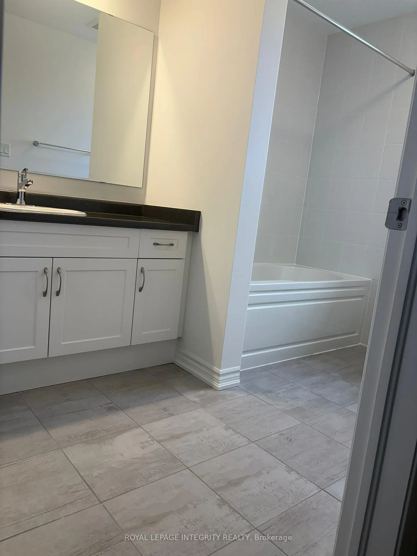 Photo 10 of 228 Greer Street, Barrie, Rural Barrie Southeast — HOMEH