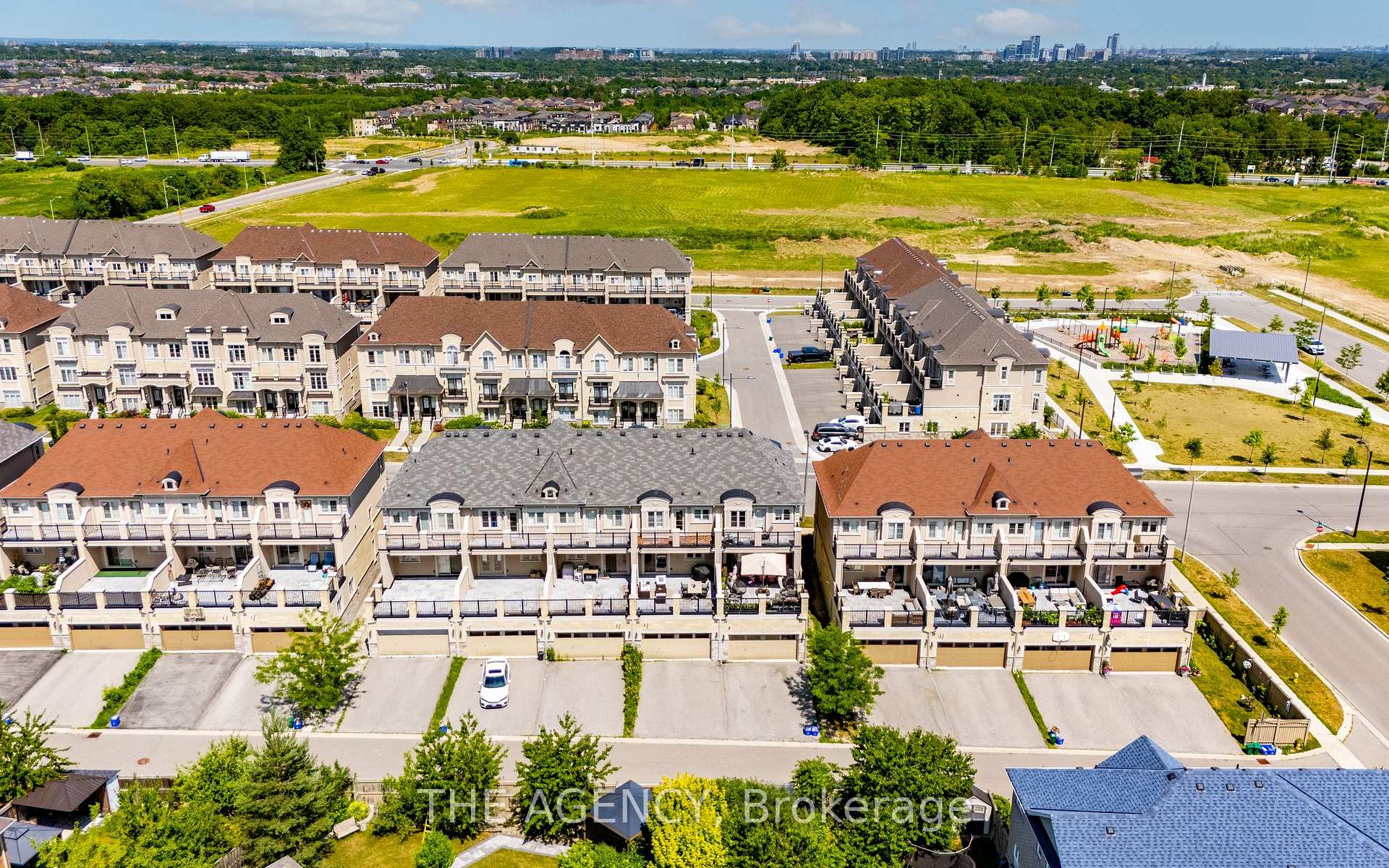 Photo 17 of 80 Grand Trunk Avenue, Vaughan, Patterson — HOMEH