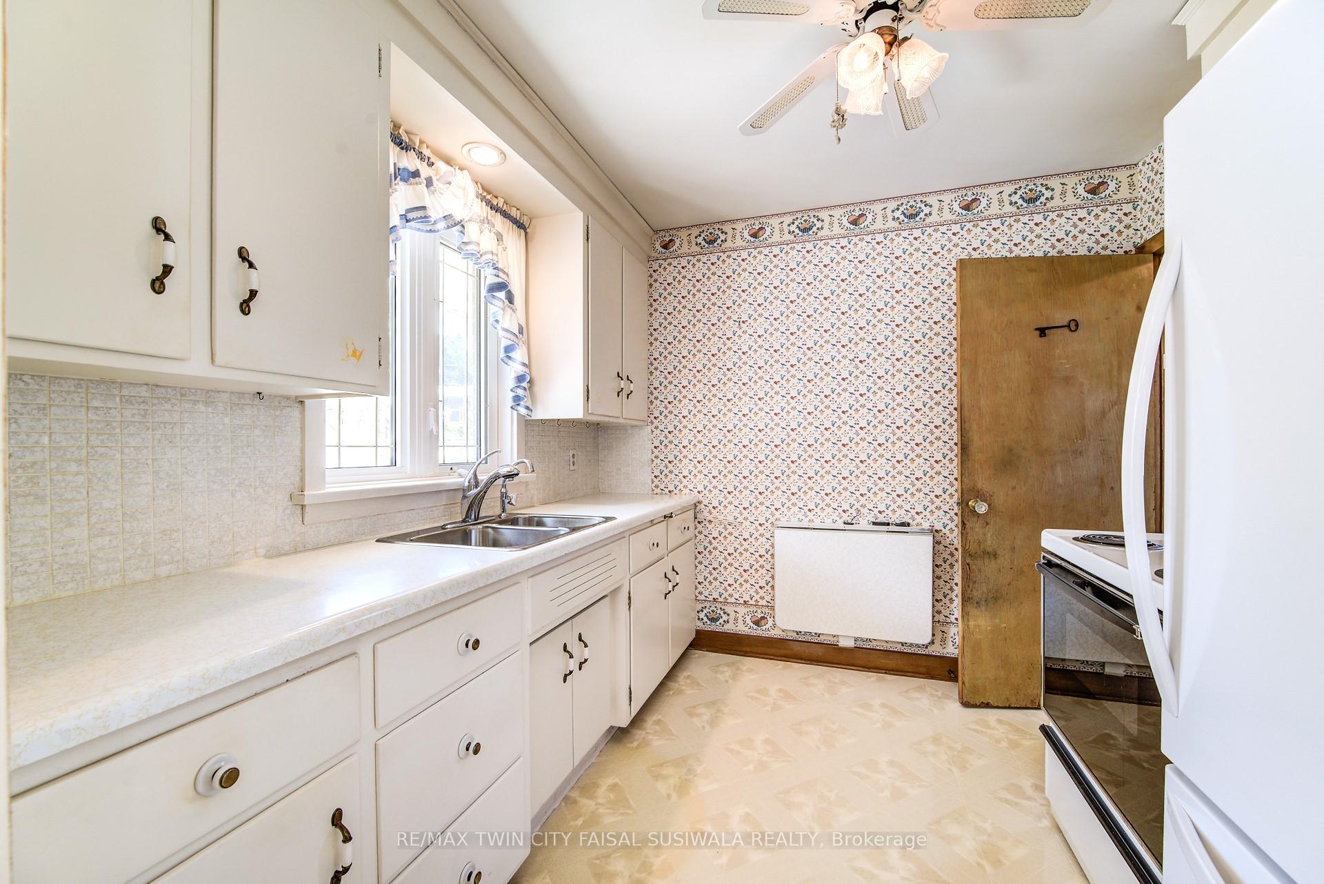 Photo 12 of 178 Vermont Street, Waterloo — HOMEH