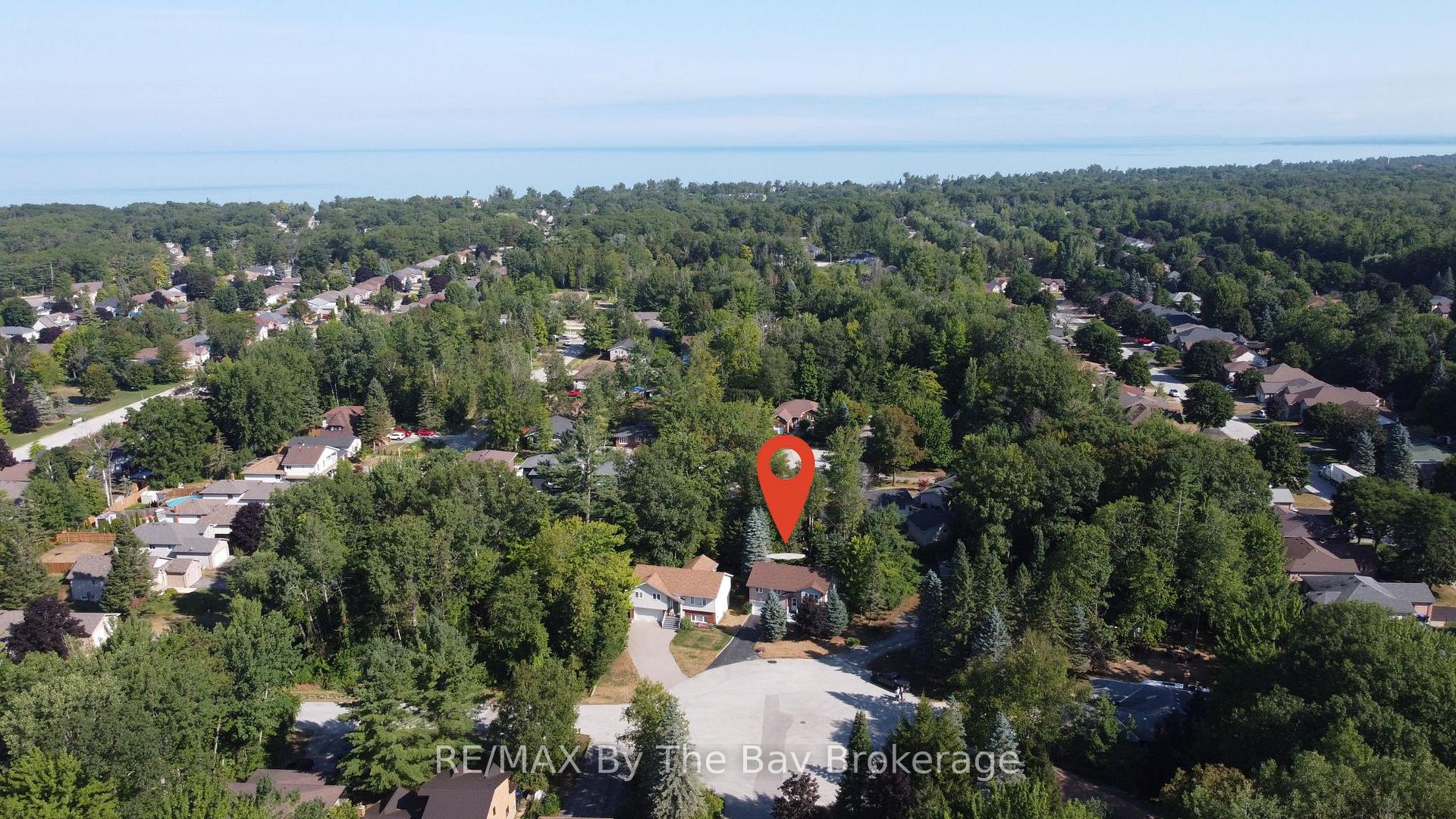 Photo 3 of 21 Portugal Path, Wasaga Beach — HOMEH