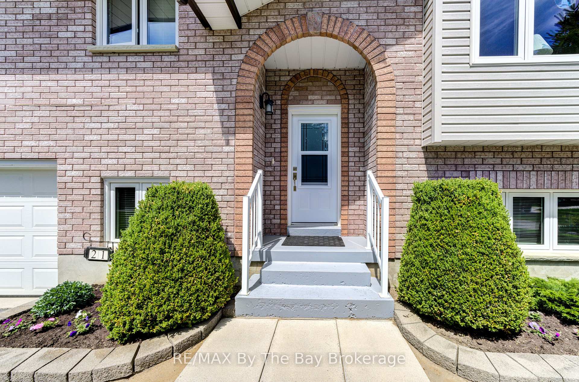 Photo 7 of 21 Portugal Path, Wasaga Beach — HOMEH