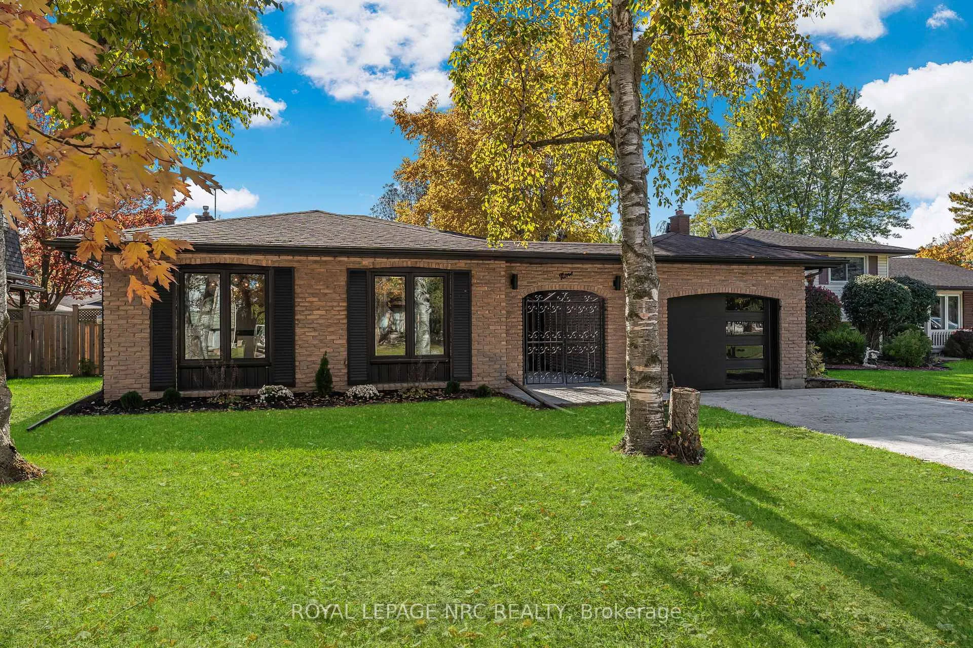 Photo 2 of 9 Windermere Court, Welland, N. Welland — HOMEH