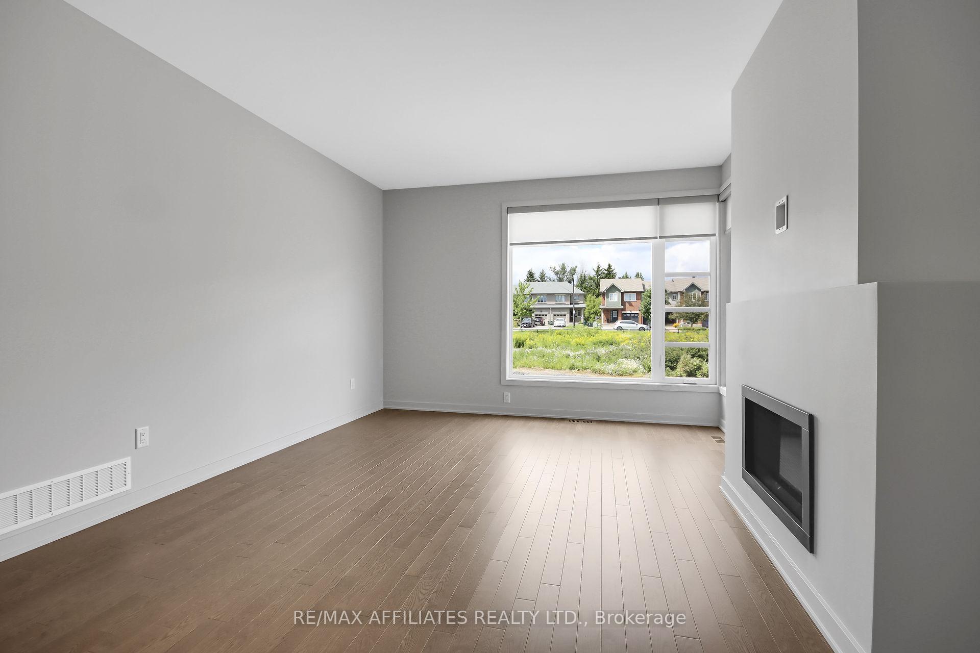 Photo 6 of 508 Borbridge Avenue, Ottawa, Riverside South/Gloucester Glen — HOMEH