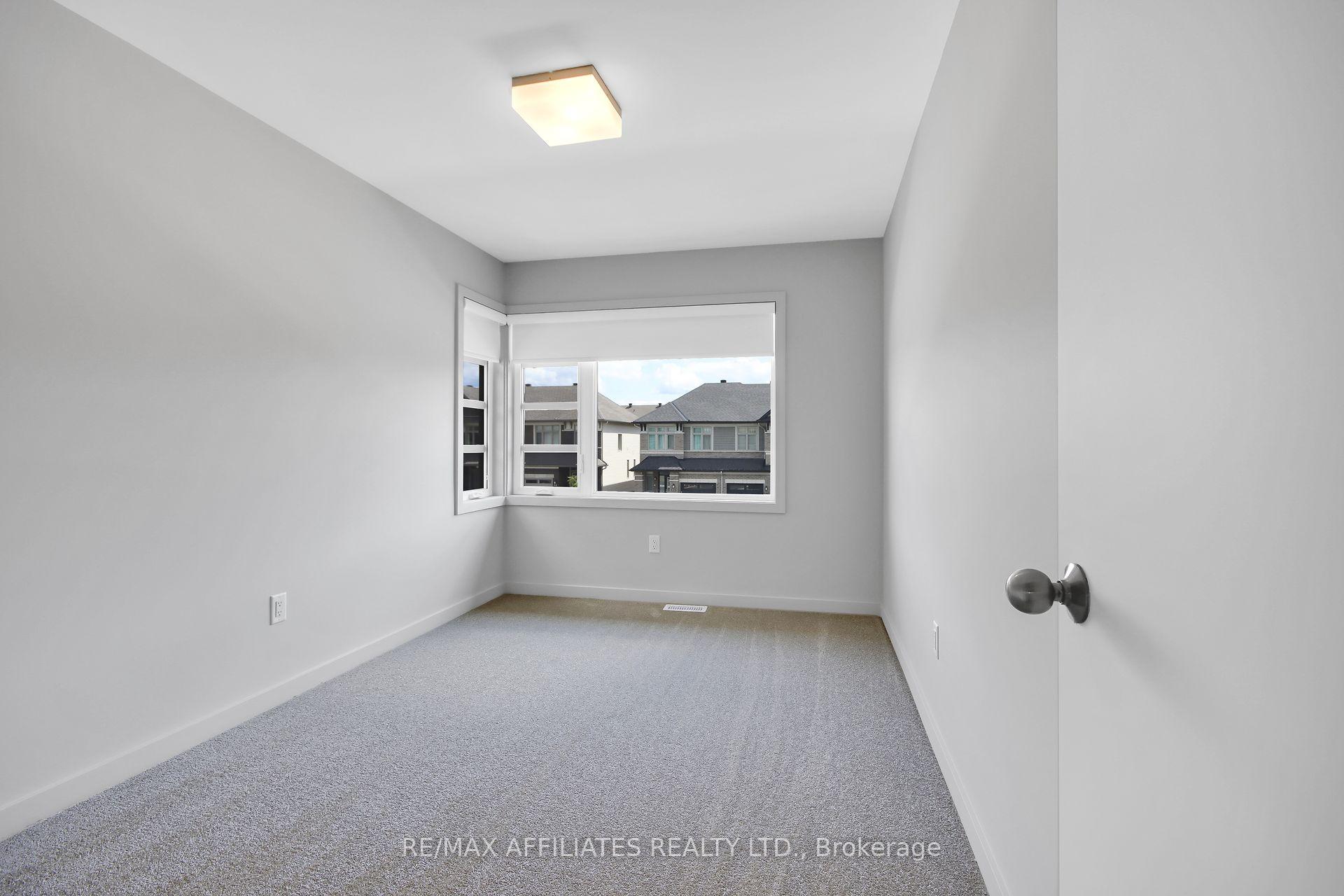 Photo 11 of 508 Borbridge Avenue, Ottawa, Riverside South/Gloucester Glen — HOMEH