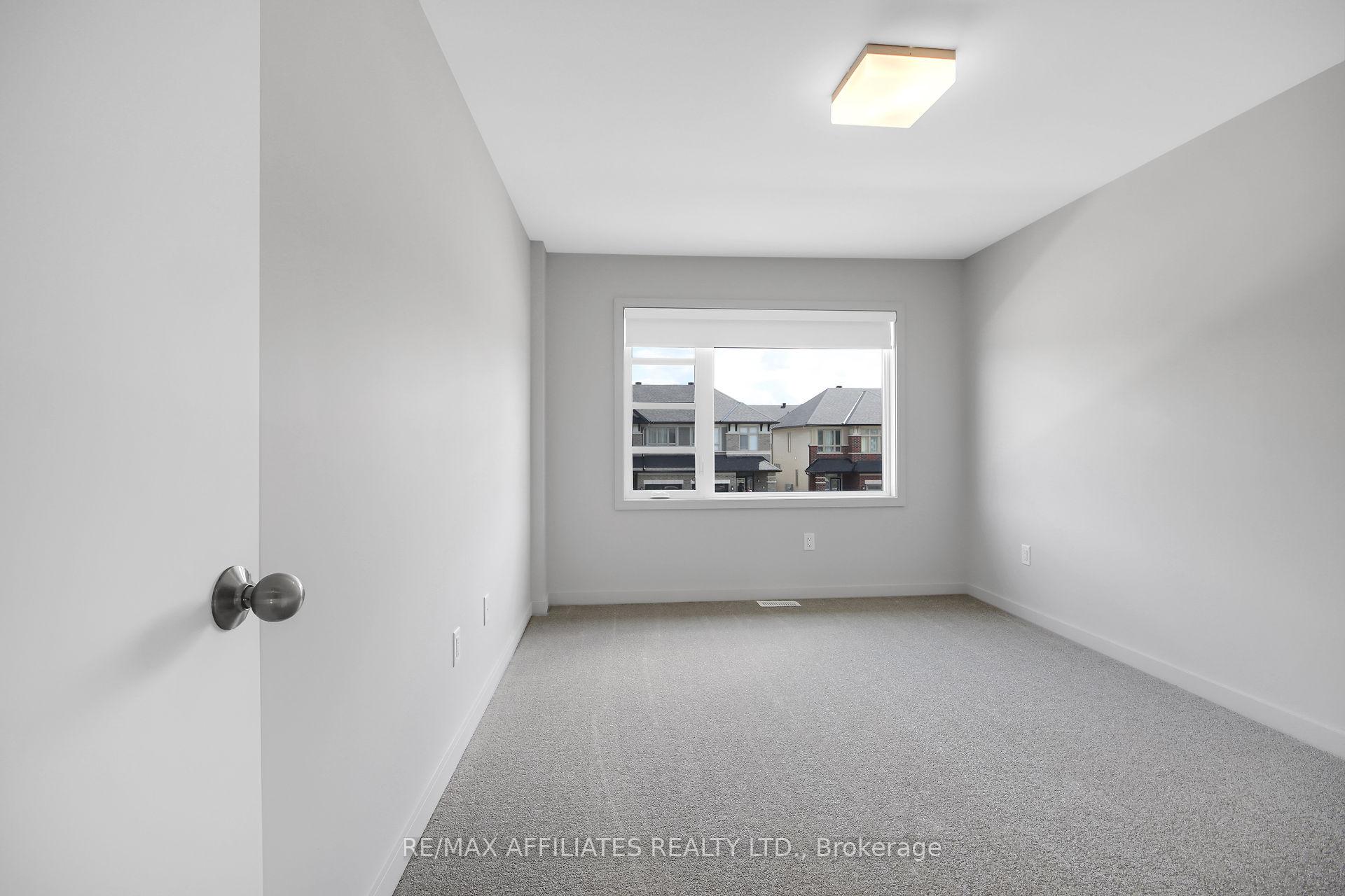 Photo 10 of 508 Borbridge Avenue, Ottawa, Riverside South/Gloucester Glen — HOMEH