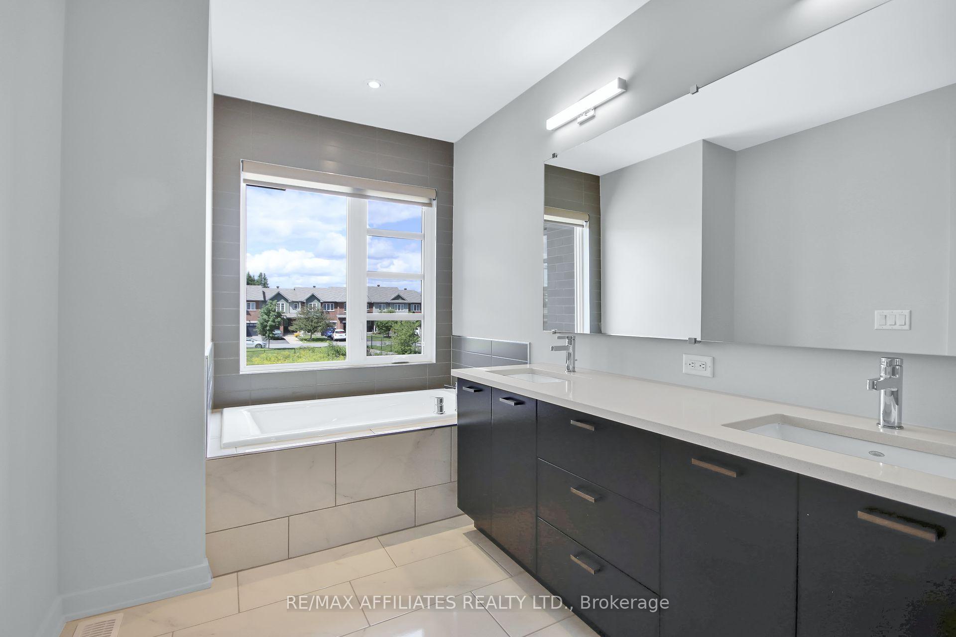 Photo 12 of 508 Borbridge Avenue, Ottawa, Riverside South/Gloucester Glen — HOMEH