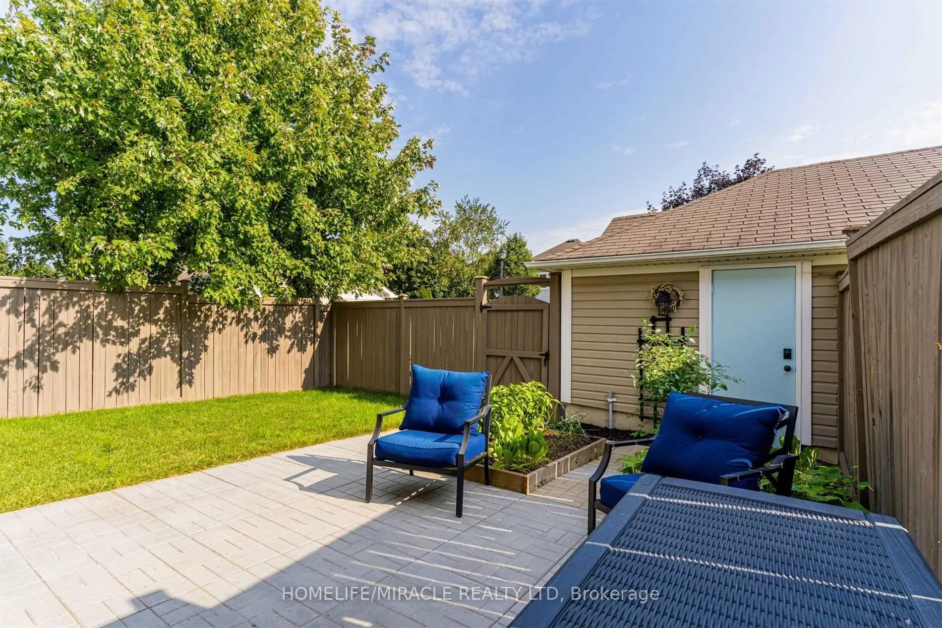 Photo 6 of 149 Carnwith Drive E, Whitby, Brooklin — HOMEH