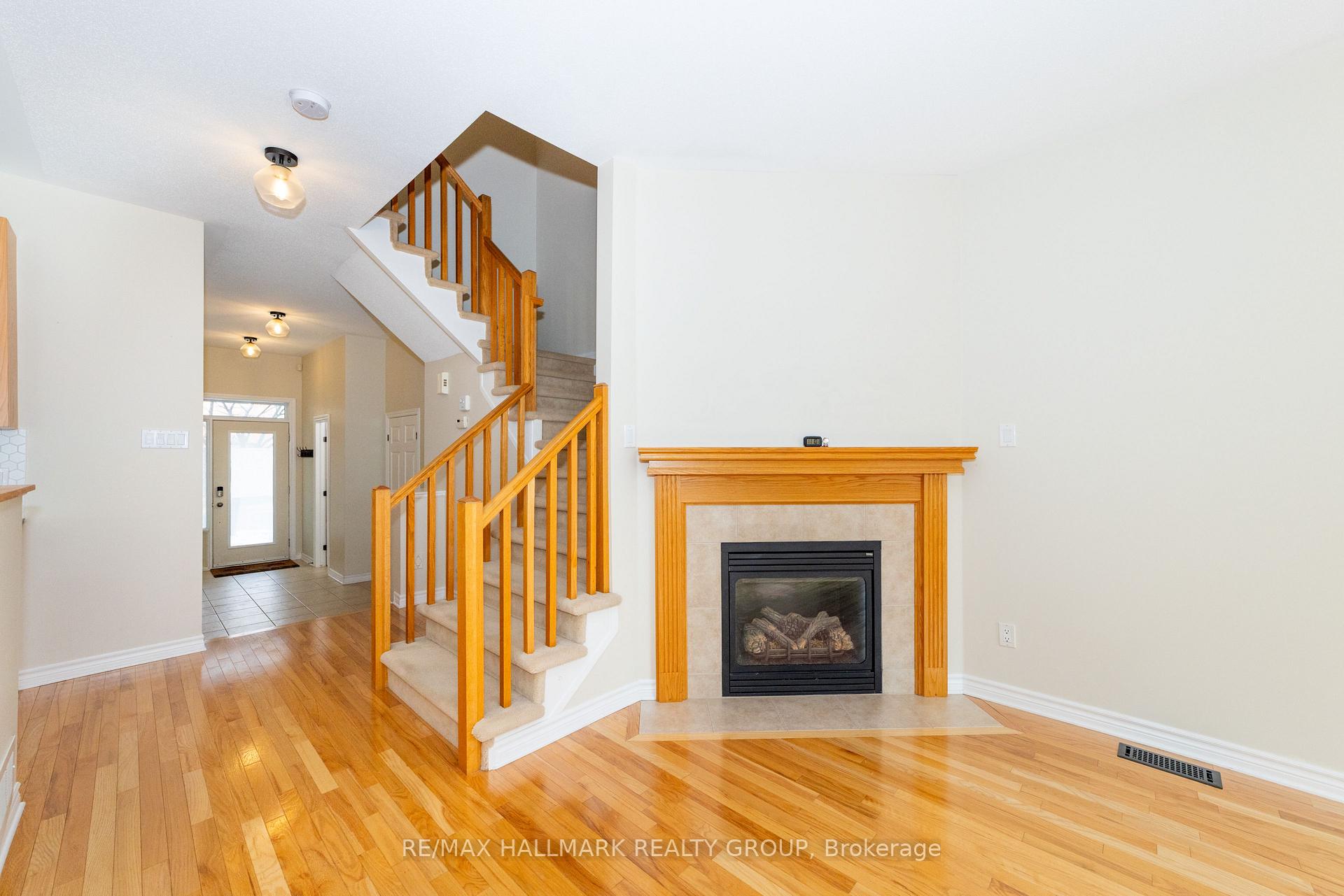 Photo 4 of 54 Selhurst Avenue, Ottawa, Barrhaven East — HOMEH