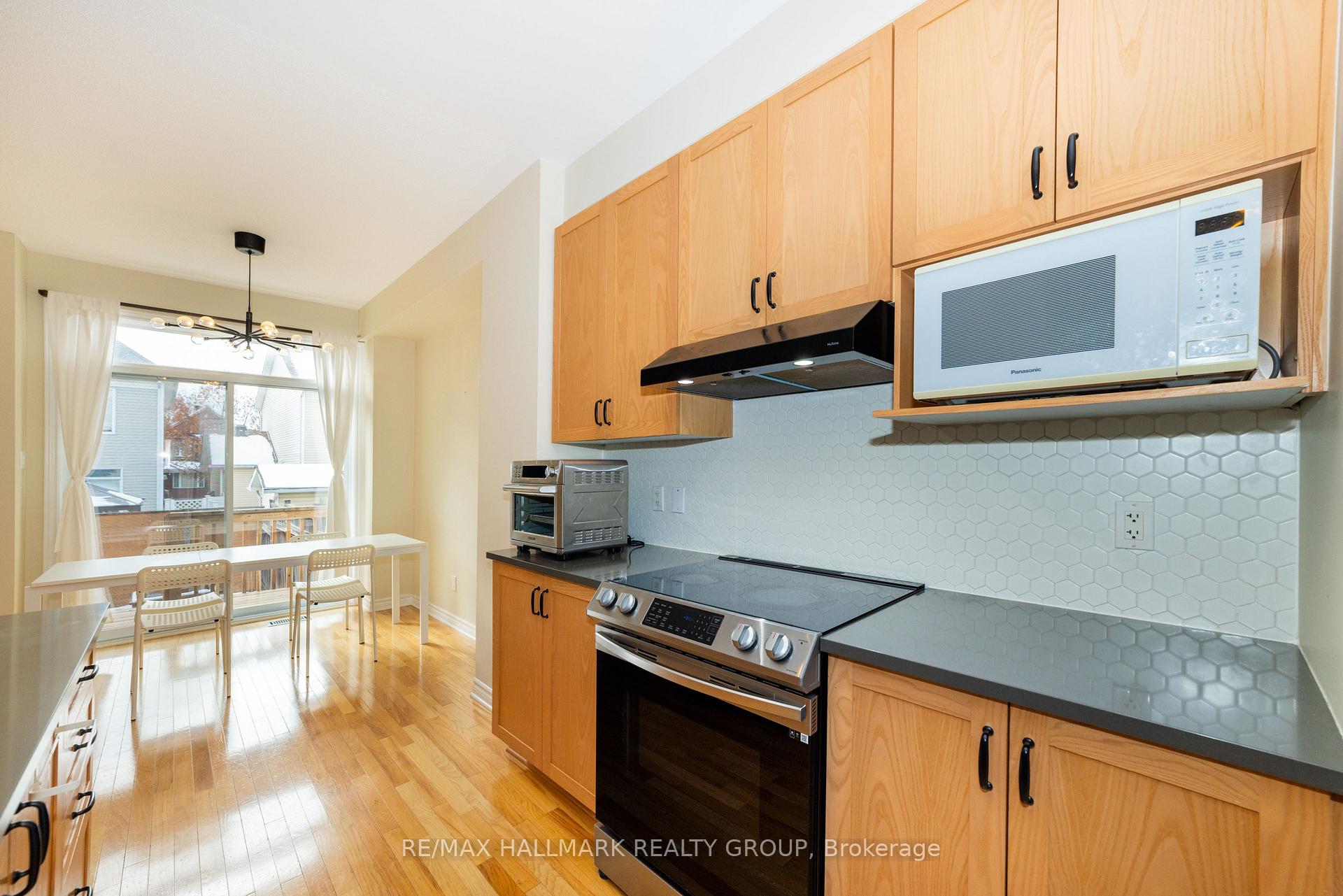 Photo 11 of 54 Selhurst Avenue, Ottawa, Barrhaven East — HOMEH