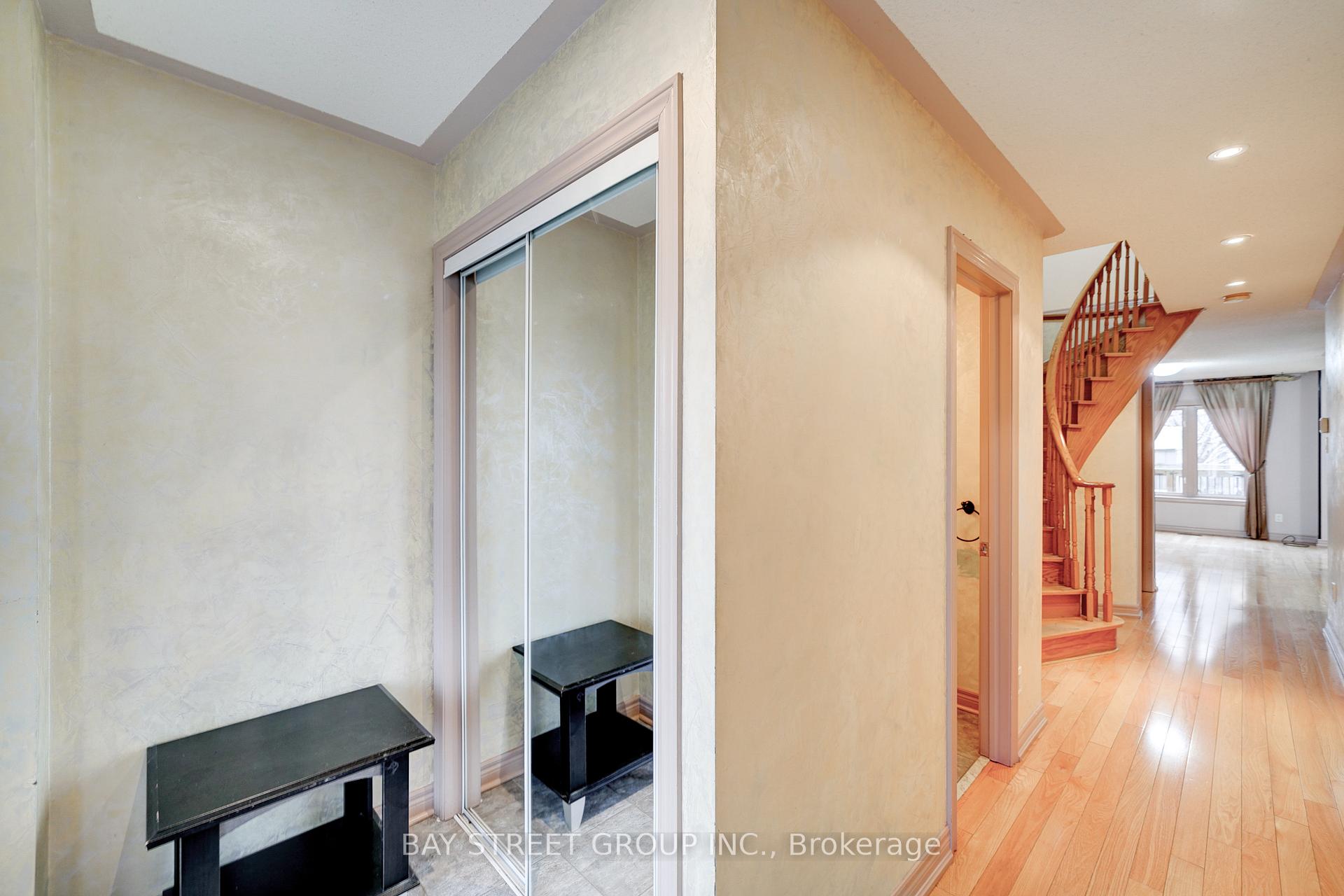 Photo 4 of 42 Maple Sugar Lane, Vaughan, Patterson — HOMEH