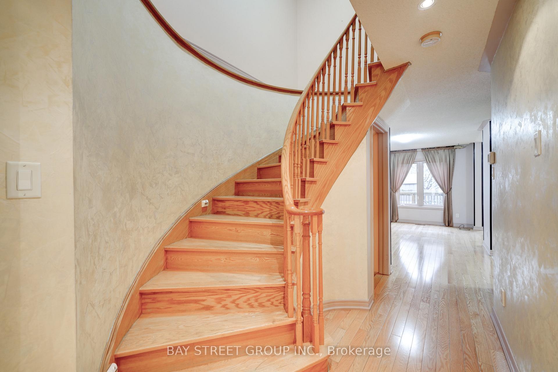 Photo 6 of 42 Maple Sugar Lane, Vaughan, Patterson — HOMEH