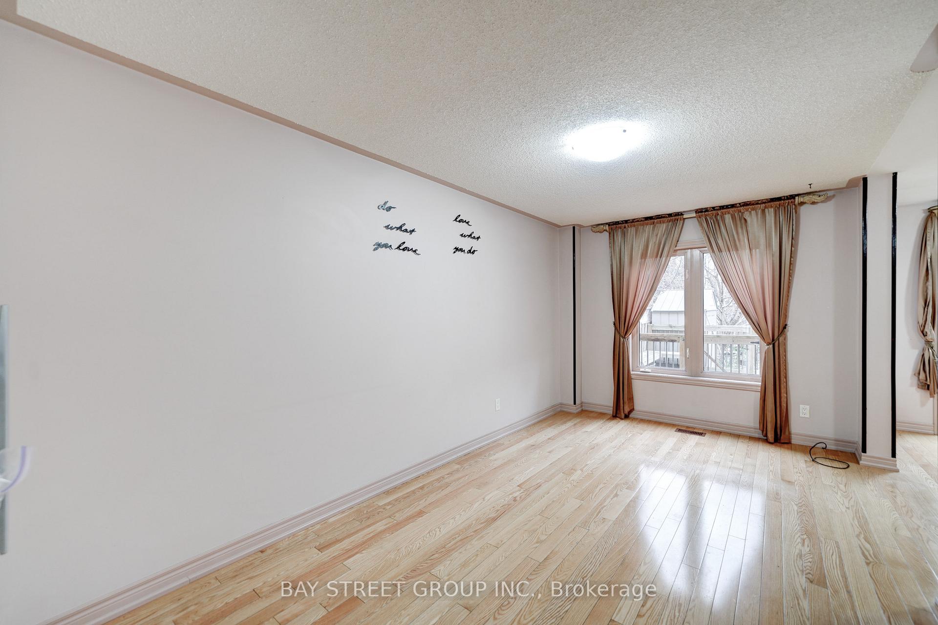 Photo 7 of 42 Maple Sugar Lane, Vaughan, Patterson — HOMEH