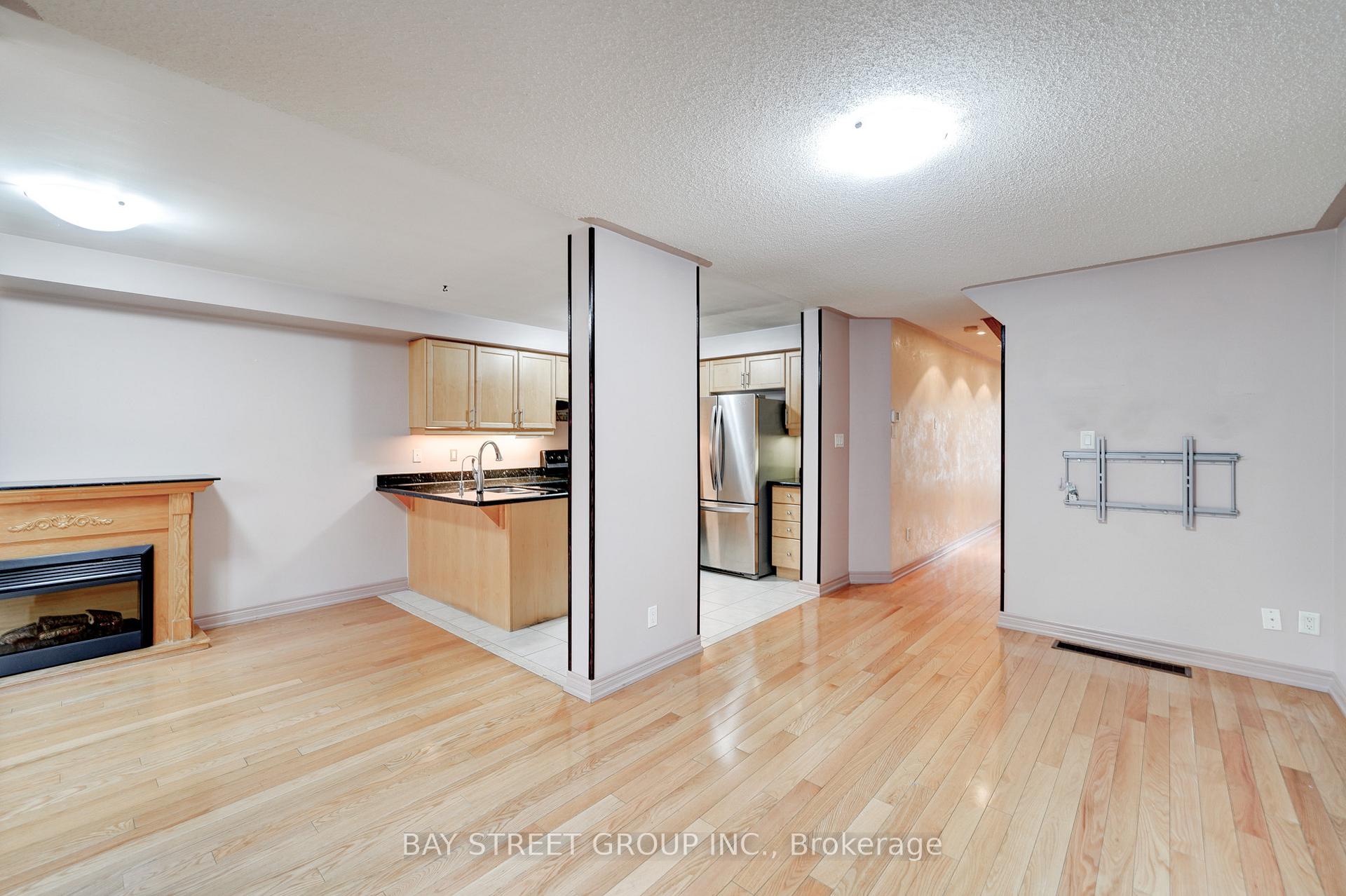 Photo 9 of 42 Maple Sugar Lane, Vaughan, Patterson — HOMEH