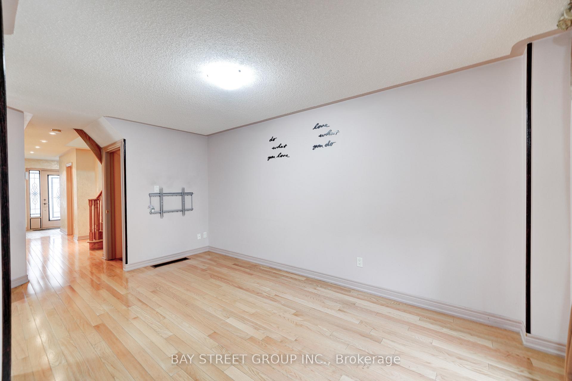 Photo 10 of 42 Maple Sugar Lane, Vaughan, Patterson — HOMEH