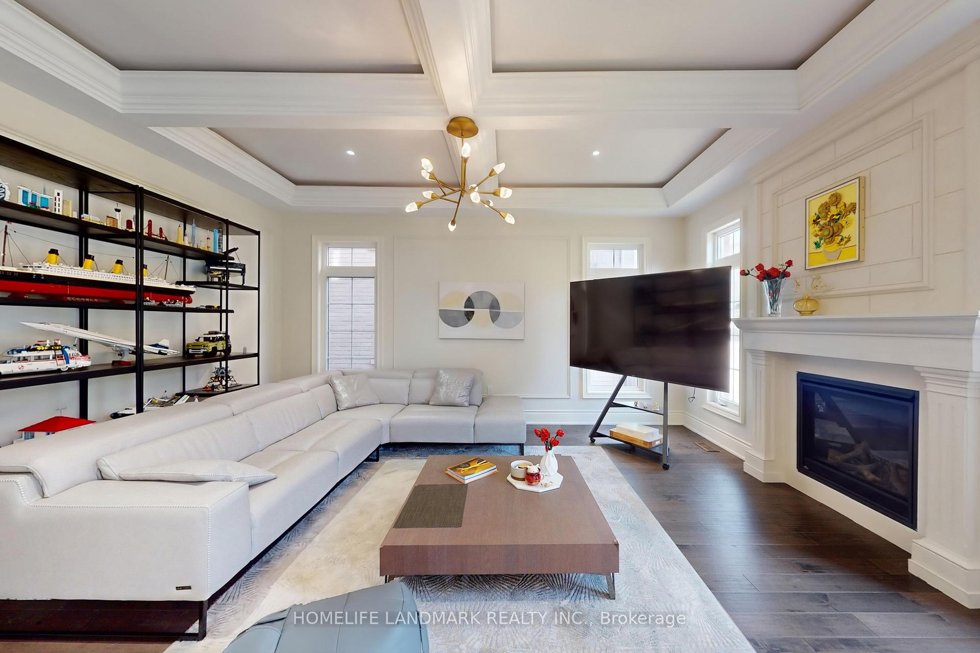 Photo 3 of 213 Farrell Road, Vaughan, Patterson — HOMEH
