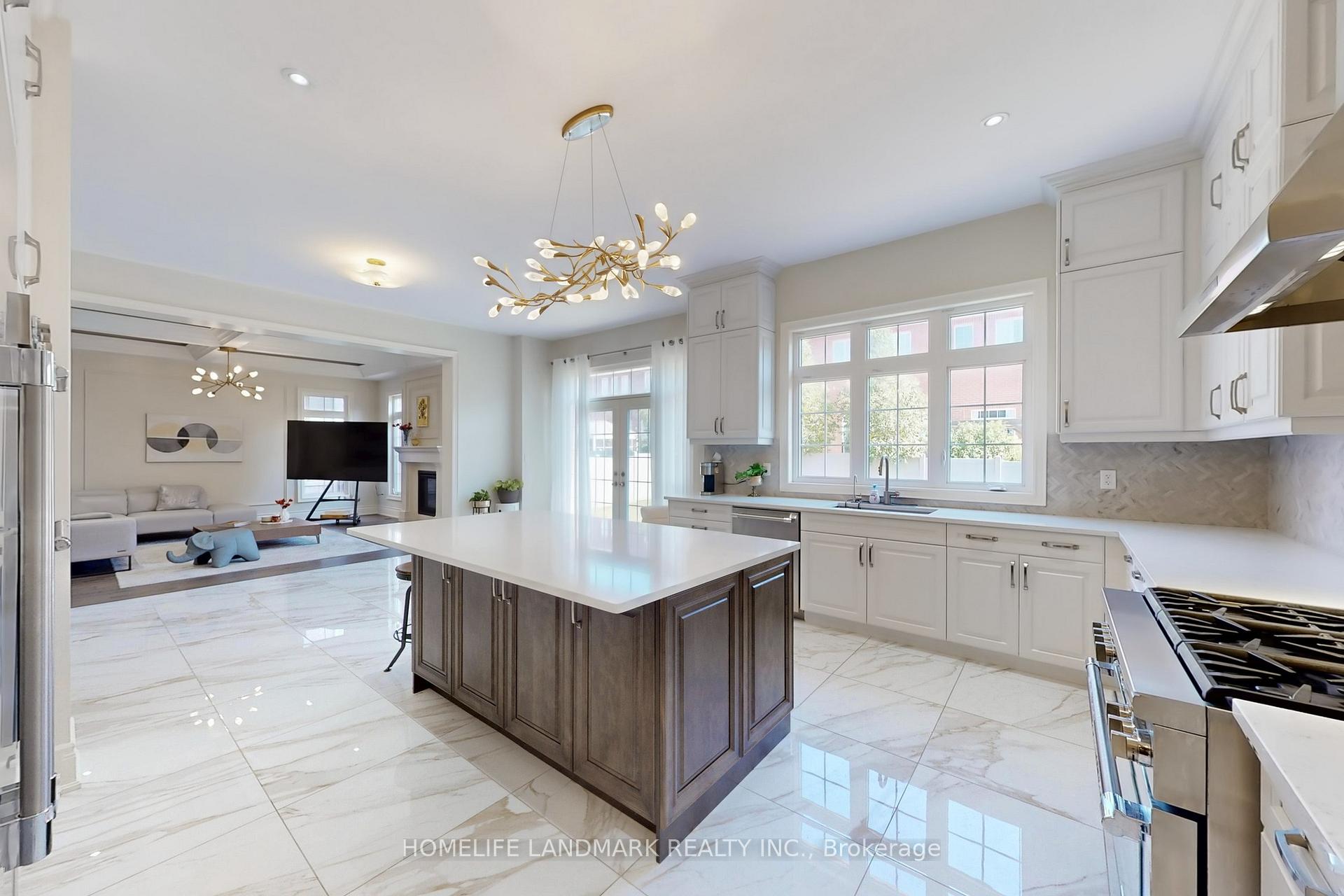 Photo 7 of 213 Farrell Road, Vaughan, Patterson — HOMEH
