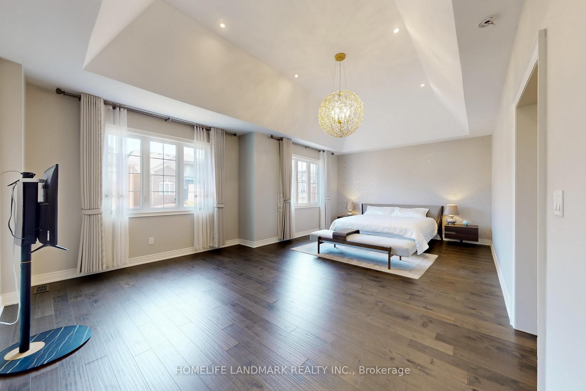 Photo 23 of 213 Farrell Road, Vaughan, Patterson — HOMEH