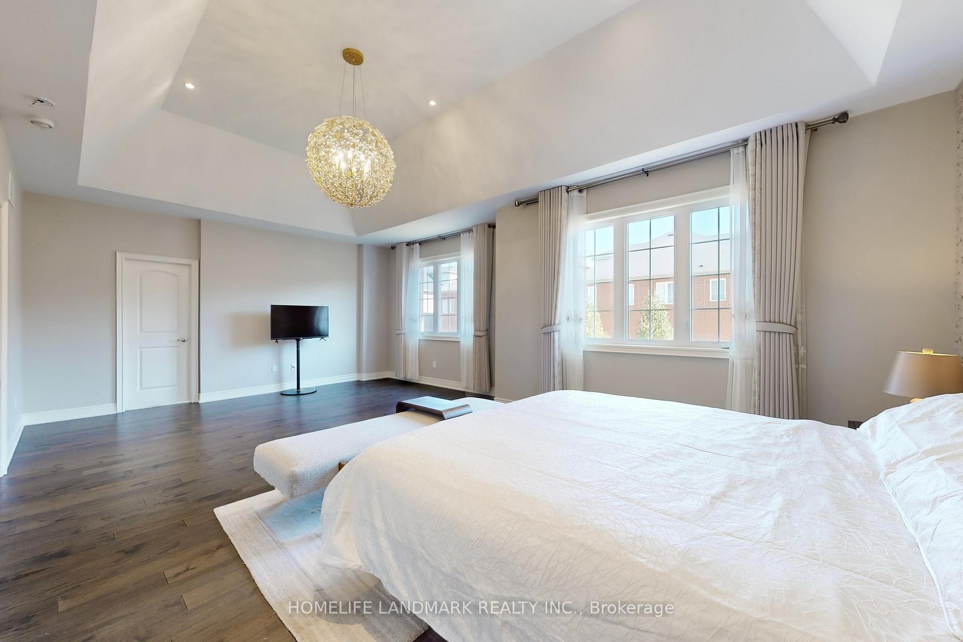 Photo 25 of 213 Farrell Road, Vaughan, Patterson — HOMEH