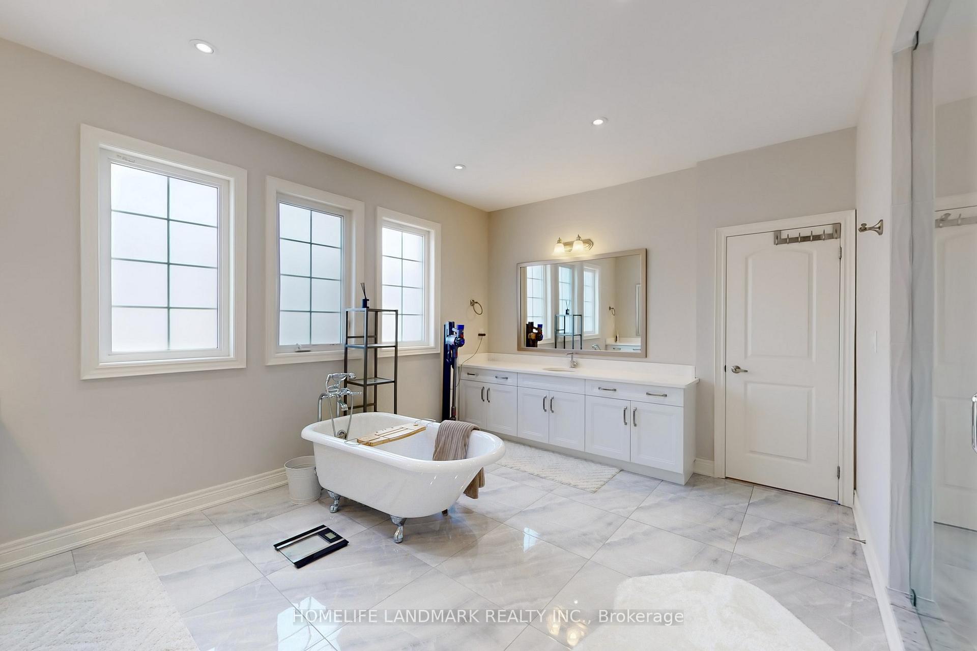 Photo 27 of 213 Farrell Road, Vaughan, Patterson — HOMEH