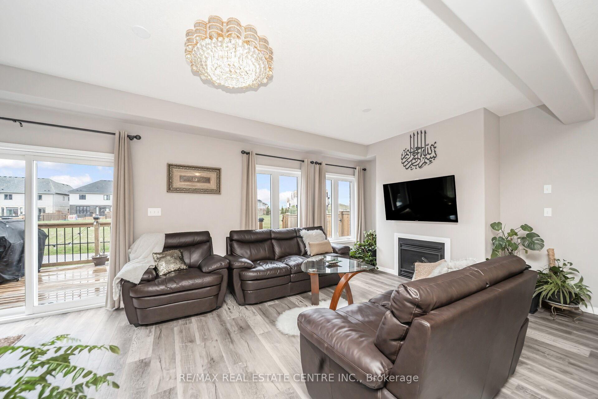 Photo 16 of 275 Buttonbush Street, Waterloo — HOMEH