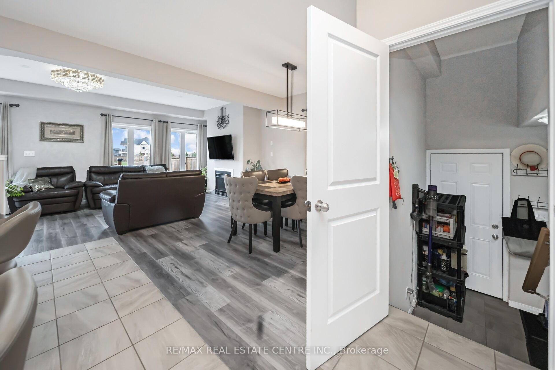 Photo 42 of 275 Buttonbush Street, Waterloo — HOMEH