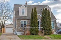 Front of 298 Wallace Avenue S