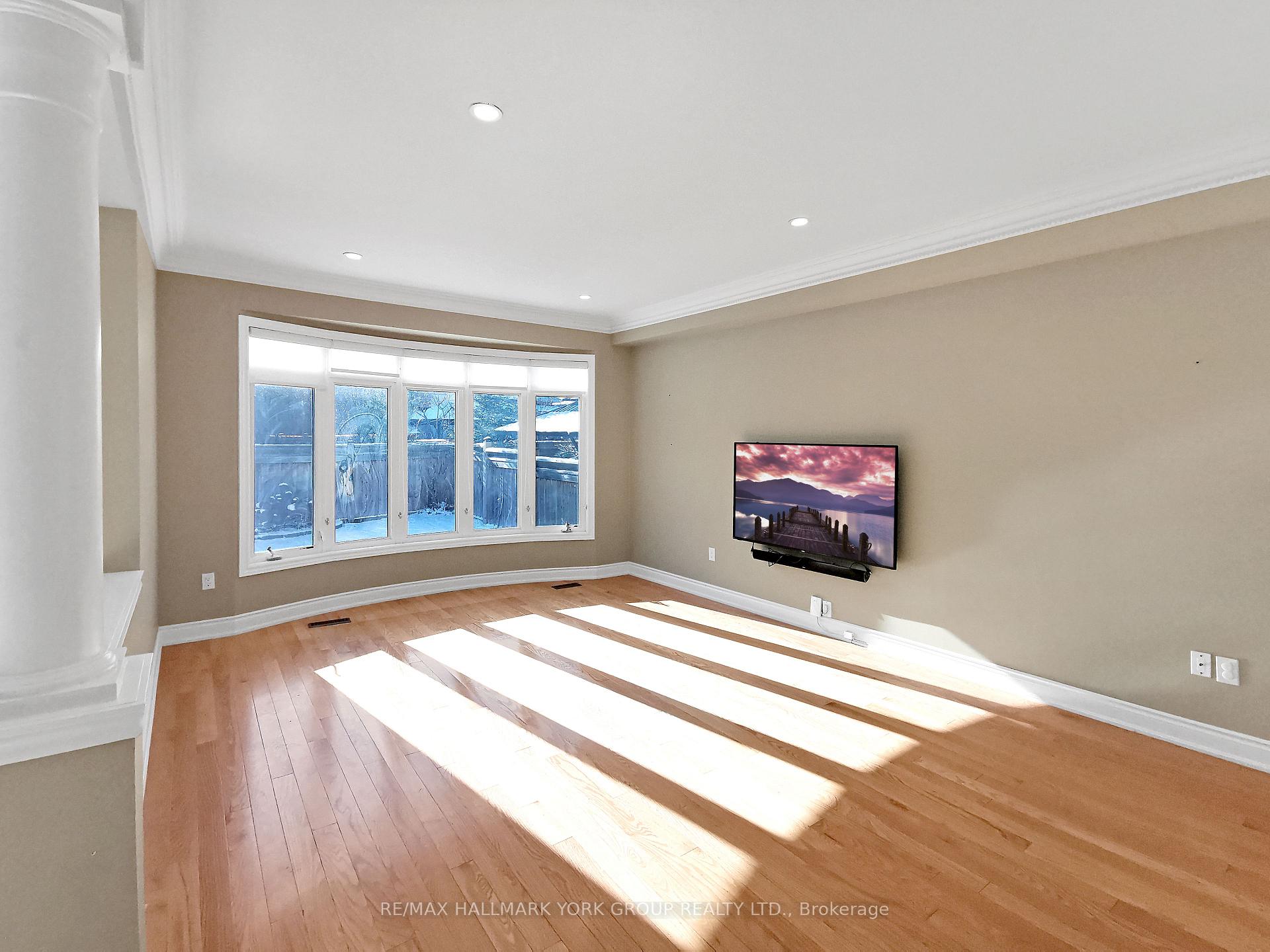Photo 6 of 311 Twin Hills Crescent, Vaughan, Vellore Village — HOMEH