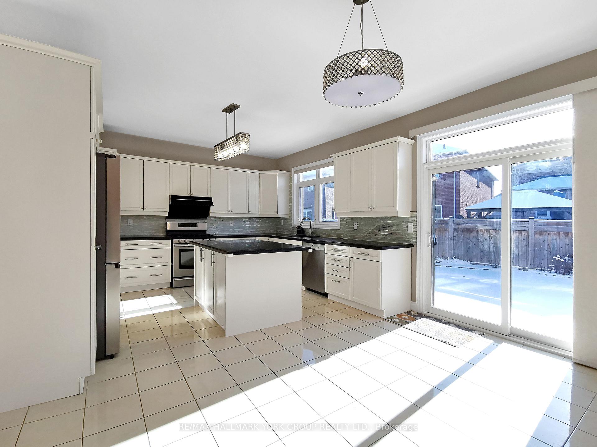 Photo 7 of 311 Twin Hills Crescent, Vaughan, Vellore Village — HOMEH