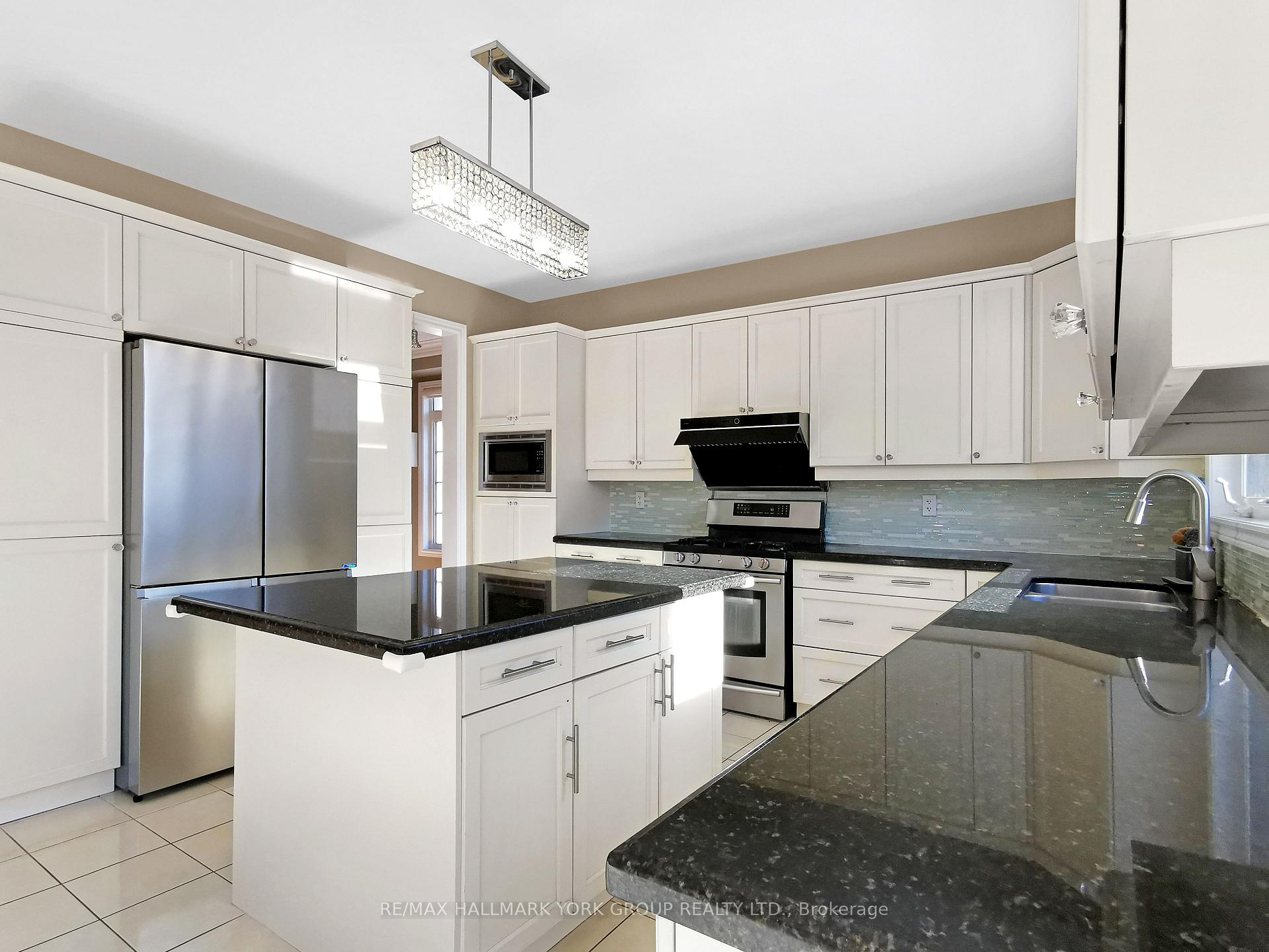 Photo 8 of 311 Twin Hills Crescent, Vaughan, Vellore Village — HOMEH