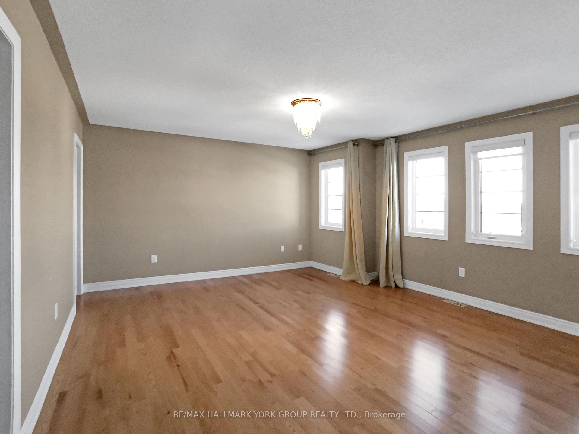 Photo 19 of 311 Twin Hills Crescent, Vaughan, Vellore Village — HOMEH