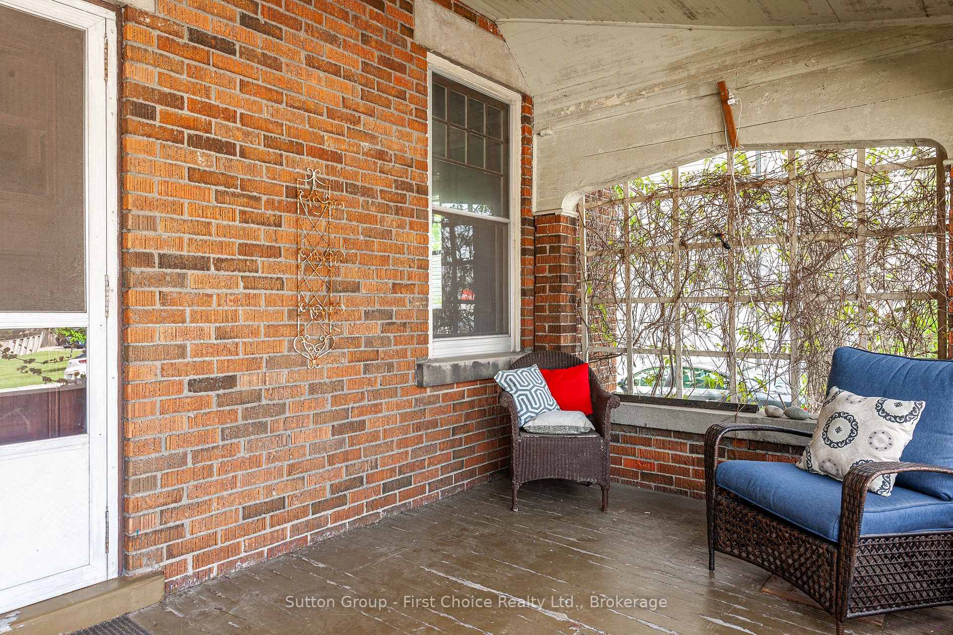 Photo 5 of 135 St. David Street N, West Perth, Mitchell — HOMEH