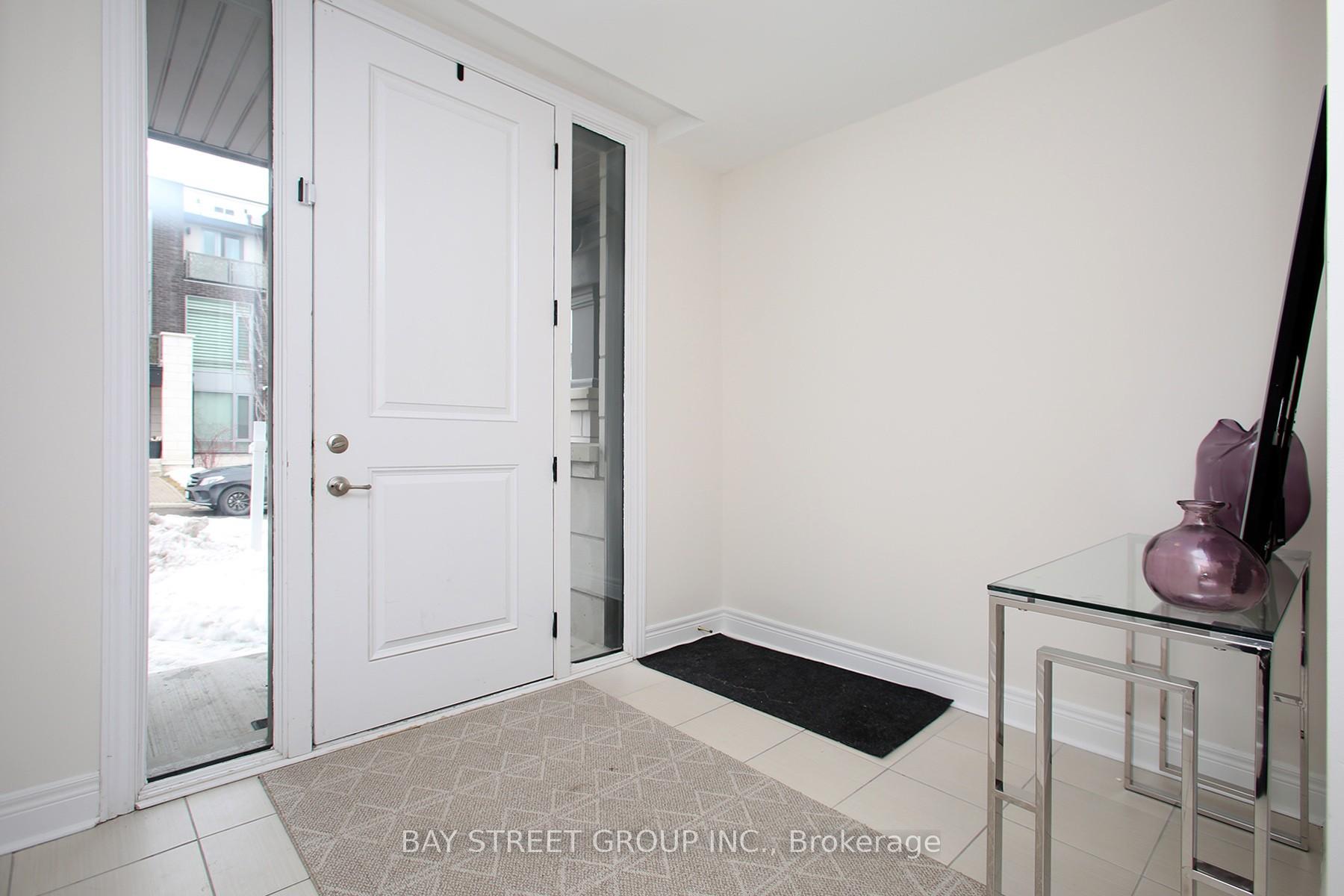 Photo 2 of 102 Carrville Woods Circle, Vaughan, Patterson — HOMEH